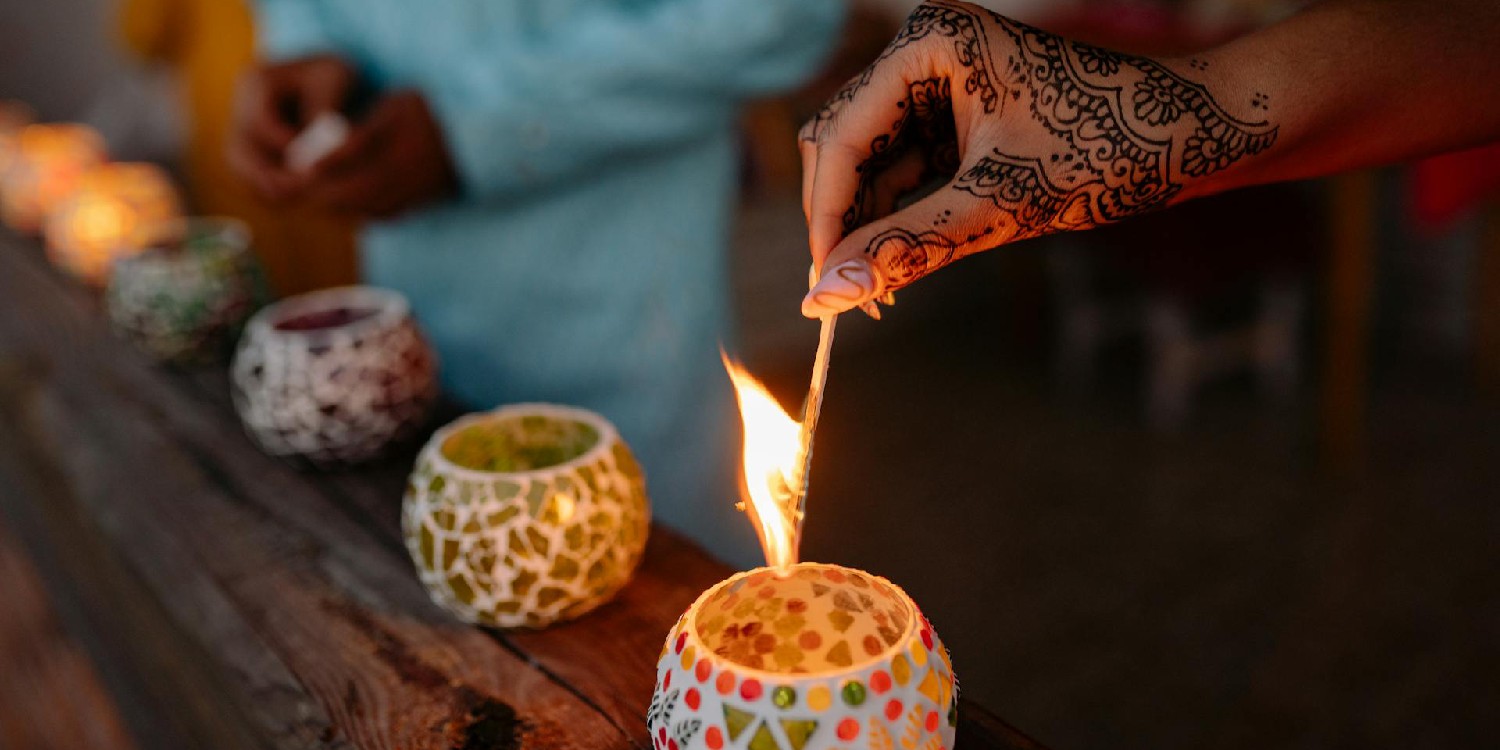 Invite Goddess Lakshmi’s Blessings with These 5 Vastu Tips for Lighting a Diwali Diya